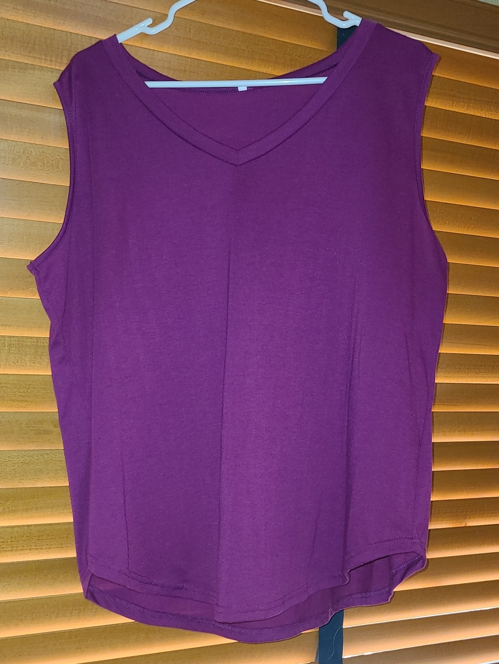 Women’s V-Neck Sleeveless Tank Top in Plum
